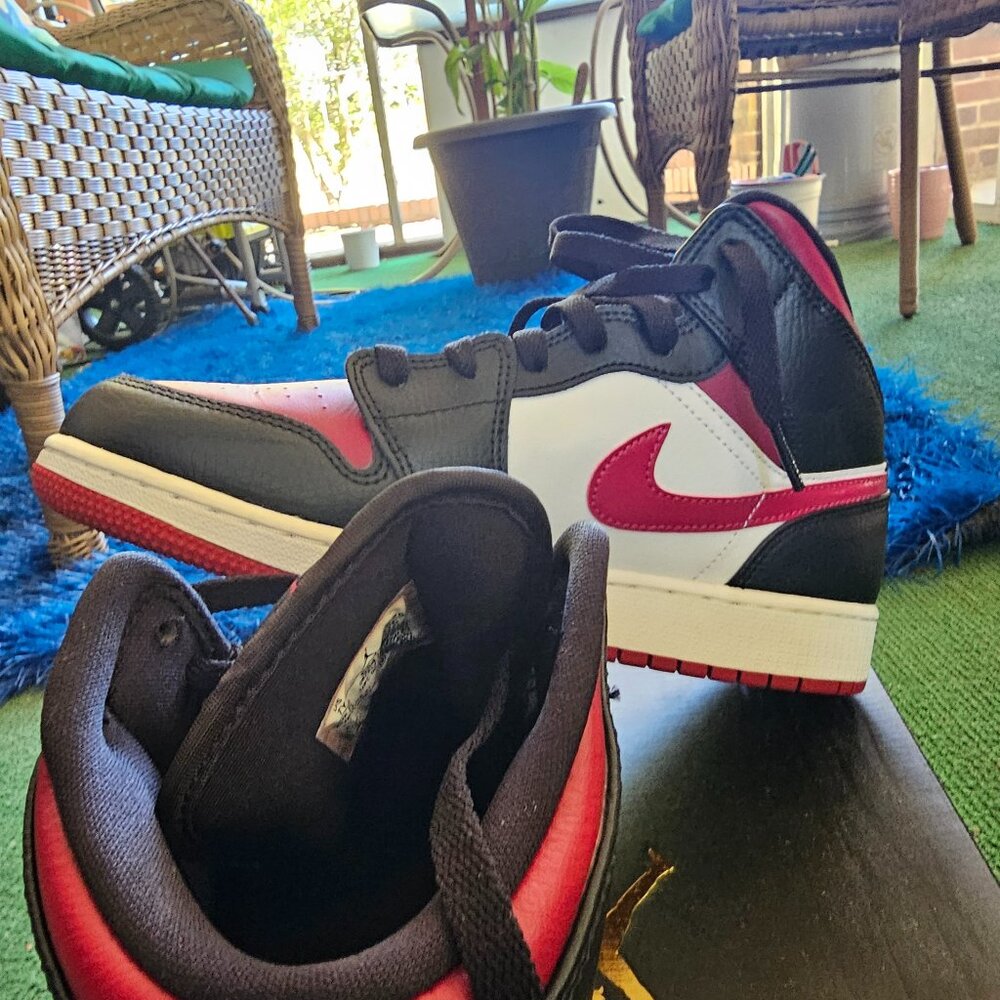 Noble red Air Jordan 1 Mid  Kids size 7